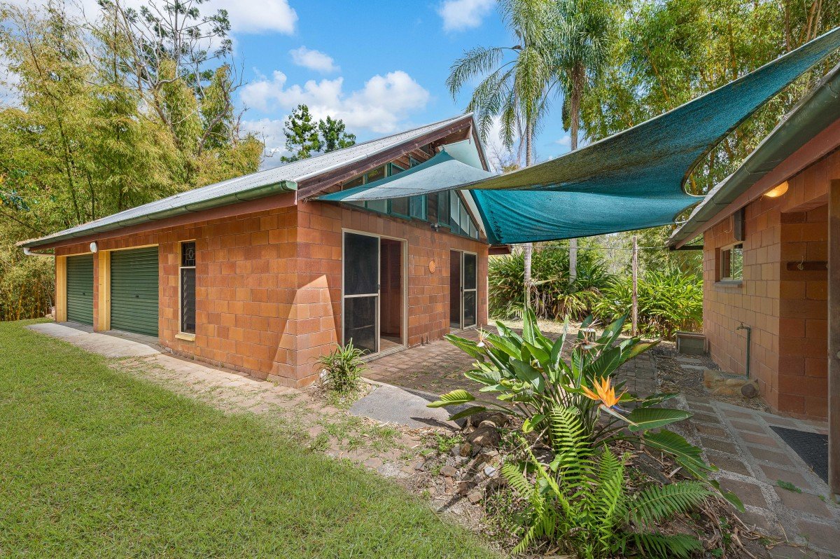 Exterior of the clay brick home and garden at 35/65 Kilcoy Lane, Conondale